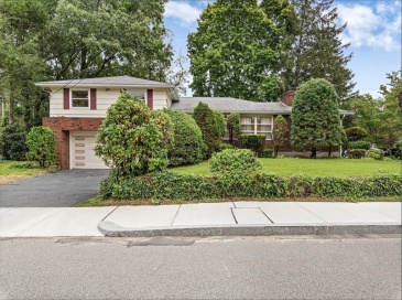 253 Linden Street, Waltham, Massachusetts, 4 Bedrooms Bedrooms, 10 Rooms Rooms,3 BathroomsBathrooms,Residential Lease,For Rent,Linden Street,73493669 253 Linden Street, Waltham, Massachusetts, 4 Bedrooms Bedrooms, 10 Rooms Rooms,3 BathroomsBathrooms,Residential Lease,For Rent,Linden Street,73493669