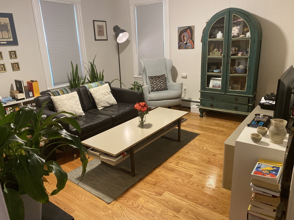27 Pinckney St, Somerville, Massachusetts, 2 Bedrooms Bedrooms, 4 Rooms Rooms,1 BathroomBathrooms,Residential Lease,For Rent,Pinckney St,73512374