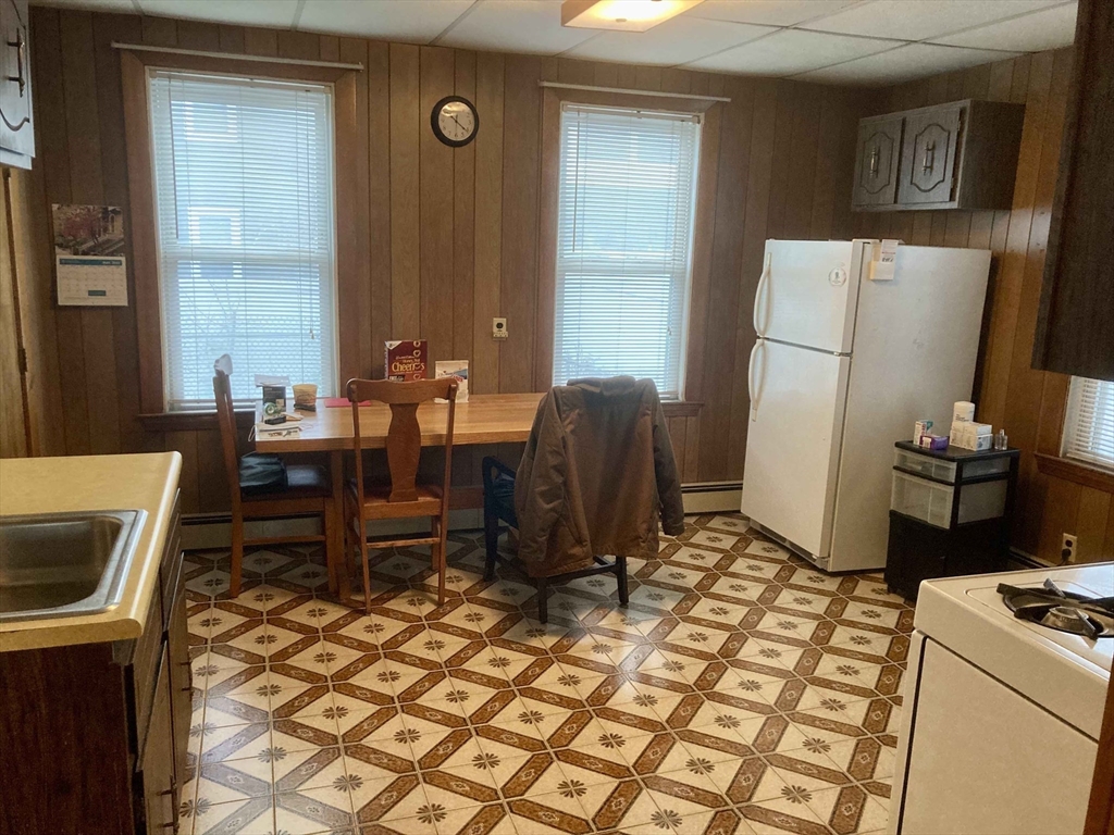 16-18 Rossmore, Somerville, Massachusetts, 2 Bedrooms Bedrooms, 4 Rooms Rooms,1 BathroomBathrooms,Residential Lease,For Rent,Rossmore,73512391