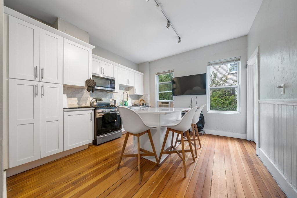 77 Webster St, Boston, Massachusetts, 3 Bedrooms Bedrooms, 4 Rooms Rooms,1 BathroomBathrooms,Residential Lease,For Rent,Webster St,73512155