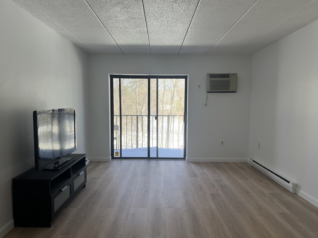 137 Franklin, Stoneham, Massachusetts, 2 Bedrooms Bedrooms, 4 Rooms Rooms,2 BathroomsBathrooms,Residential Lease,For Rent,Franklin,73512175