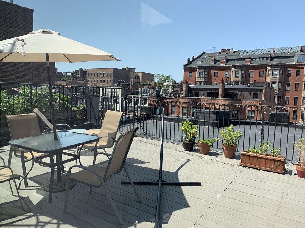 154 Newbury St, Boston, Massachusetts, 1 Bedroom Bedrooms, 3 Rooms Rooms,1 BathroomBathrooms,Residential Lease,For Rent,Newbury St,73512176