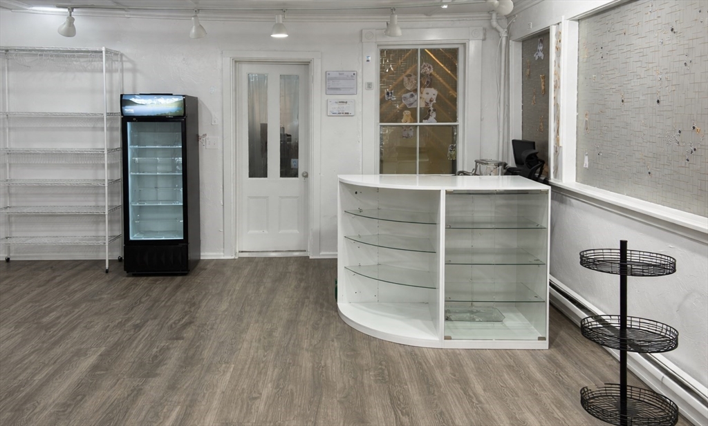 606 Main St, Barnstable, Massachusetts, ,Commercial Lease,For Rent,Main St,73512194