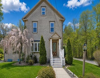 52 Morse St, Foxboro, Massachusetts, 4 Bedrooms Bedrooms, 9 Rooms Rooms,3 BathroomsBathrooms,Residential,For Sale,Morse St,73512610