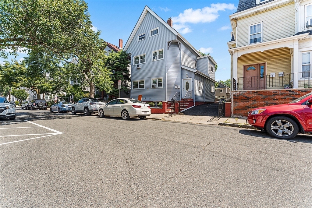 32 Rush St, Somerville, Massachusetts, 8 Bedrooms Bedrooms, 18 Rooms Rooms,4 BathroomsBathrooms,Residential Income,For Sale,Rush St,73512586