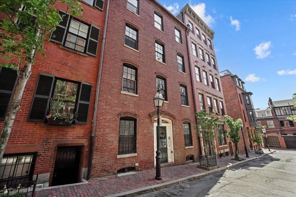 130 Myrtle St, Boston, Massachusetts, 11 Bedrooms Bedrooms, 34 Rooms Rooms,9 BathroomsBathrooms,Residential Income,For Sale,Myrtle St,73512642