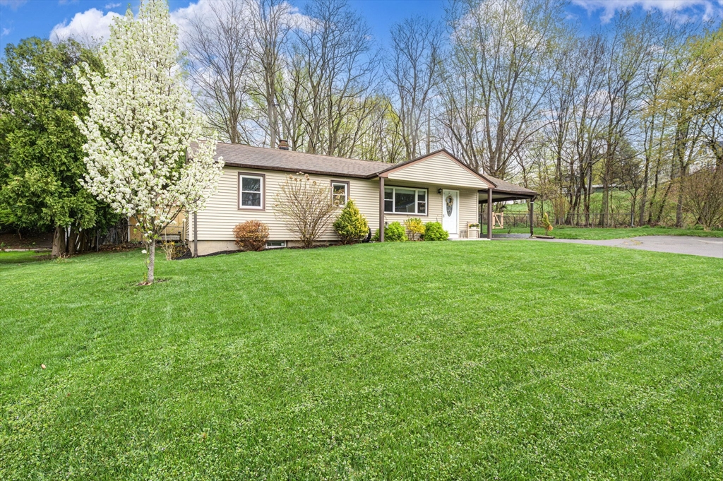 62 Ludlow Rd, South Hadley, Massachusetts, 3 Bedrooms Bedrooms, 5 Rooms Rooms,1 BathroomBathrooms,Residential,For Sale,Ludlow Rd,73512644