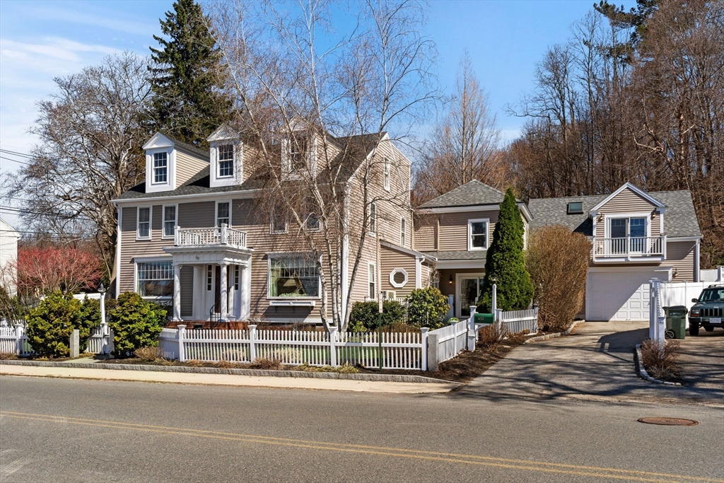 452 Main Street, Amesbury, Massachusetts, 3 Bedrooms Bedrooms, 9 Rooms Rooms,2 BathroomsBathrooms,Residential Lease,For Rent,Main Street,73512635