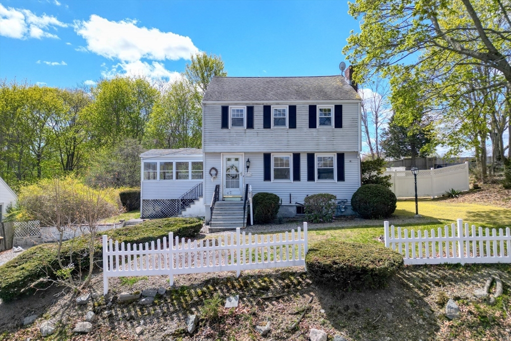 71 Holmes Ave, Weymouth, Massachusetts, 3 Bedrooms Bedrooms, 8 Rooms Rooms,2.5 BathroomsBathrooms,Residential,For Sale,Holmes Ave,73512653