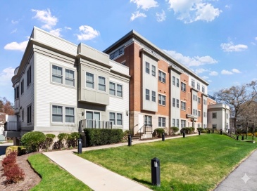 321 Hammond Pond Pkwy, Brookline, Massachusetts, 2 Bedrooms Bedrooms, 4 Rooms Rooms,2 BathroomsBathrooms,Residential,For Sale,Hammond Pond Pkwy,73512522