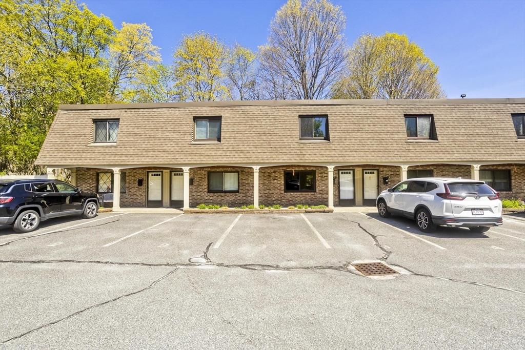 59 School St, Northborough, Massachusetts, 2 Bedrooms Bedrooms, 5 Rooms Rooms,2 BathroomsBathrooms,Residential,For Sale,School St,73512561