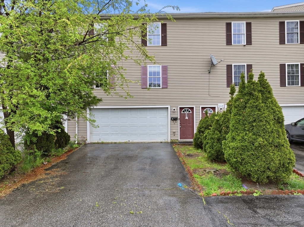 17 Bigelow St, Worcester, Massachusetts, 3 Bedrooms Bedrooms, 5 Rooms Rooms,1.5 BathroomsBathrooms,Residential,For Sale,Bigelow St,73512674