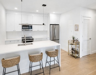 654 East Broadway, Boston, Massachusetts, 3 Bedrooms Bedrooms, 5 Rooms Rooms,2 BathroomsBathrooms,Residential Lease,For Rent,East Broadway,73512678
