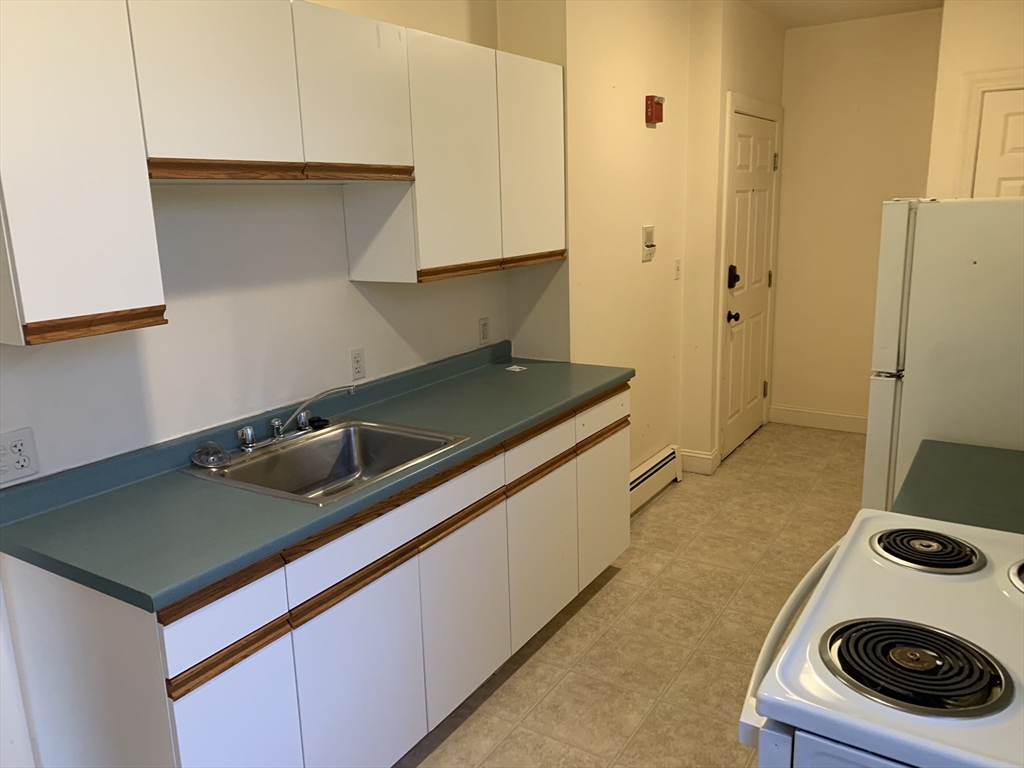 356 E Merrimack, Lowell, Massachusetts, 1 Bedroom Bedrooms, 1 Room Rooms,1 BathroomBathrooms,Residential Lease,For Rent,E Merrimack,73512683