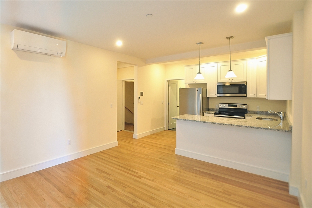 877 Beacon St, Boston, Massachusetts, 1 Bedroom Bedrooms, 2 Rooms Rooms,1 BathroomBathrooms,Residential Lease,For Rent,Beacon St,73512714
