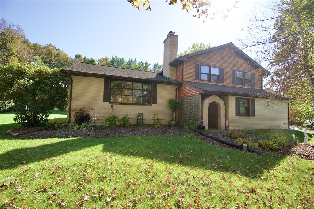2 Barton St, Granby, Massachusetts, 3 Bedrooms Bedrooms, 7 Rooms Rooms,1.5 BathroomsBathrooms,Residential,For Sale,Barton St,73512299