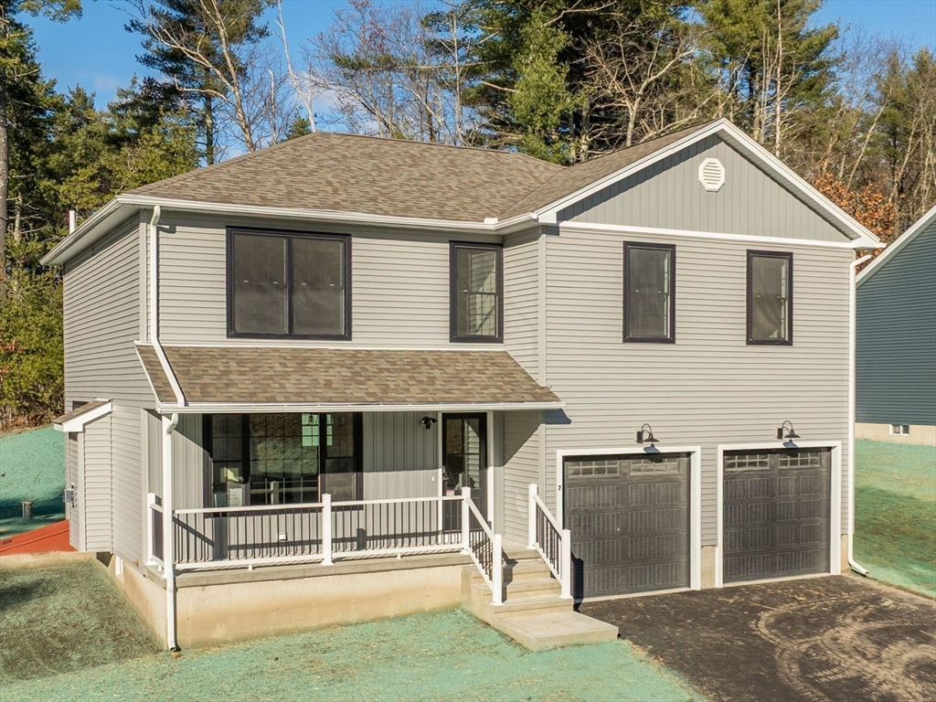 7 High Bluff, Belchertown, Massachusetts, 4 Bedrooms Bedrooms, 7 Rooms Rooms,2.5 BathroomsBathrooms,Residential,For Sale,High Bluff,73512503