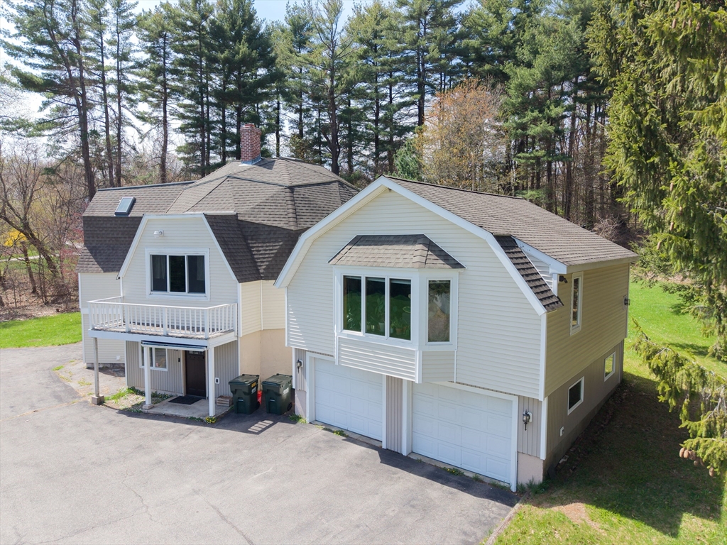 15 Maple Rd, Oxford, Massachusetts, 4 Bedrooms Bedrooms, 10 Rooms Rooms,1.5 BathroomsBathrooms,Residential,For Sale,Maple Rd,73512512