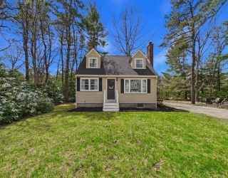 13 Albatross Ave, Wareham, Massachusetts, 2 Bedrooms Bedrooms, 6 Rooms Rooms,2 BathroomsBathrooms,Residential,For Sale,Albatross Ave,73512521