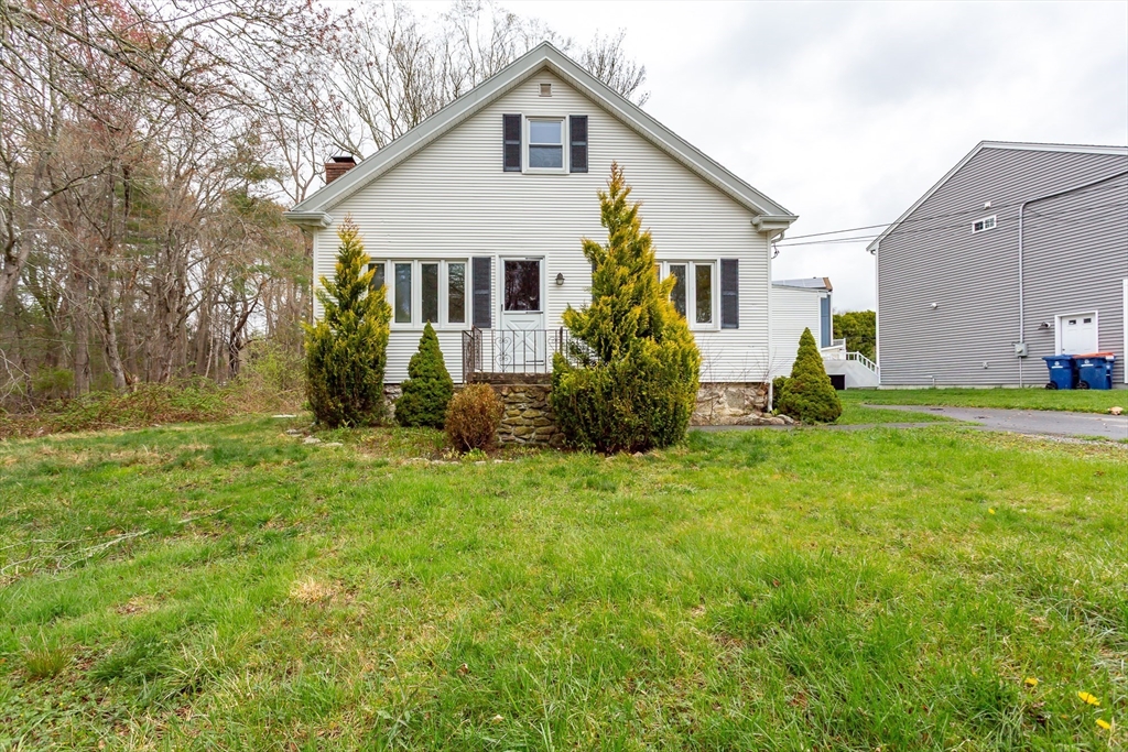 31 Bradford St, New Bedford, Massachusetts, 3 Bedrooms Bedrooms, 6 Rooms Rooms,1 BathroomBathrooms,Residential,For Sale,Bradford St,73512549