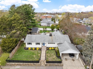 82 Cornell Rd, Marblehead, Massachusetts, 5 Bedrooms Bedrooms, 11 Rooms Rooms,3 BathroomsBathrooms,Residential,For Sale,Cornell Rd,73512497
