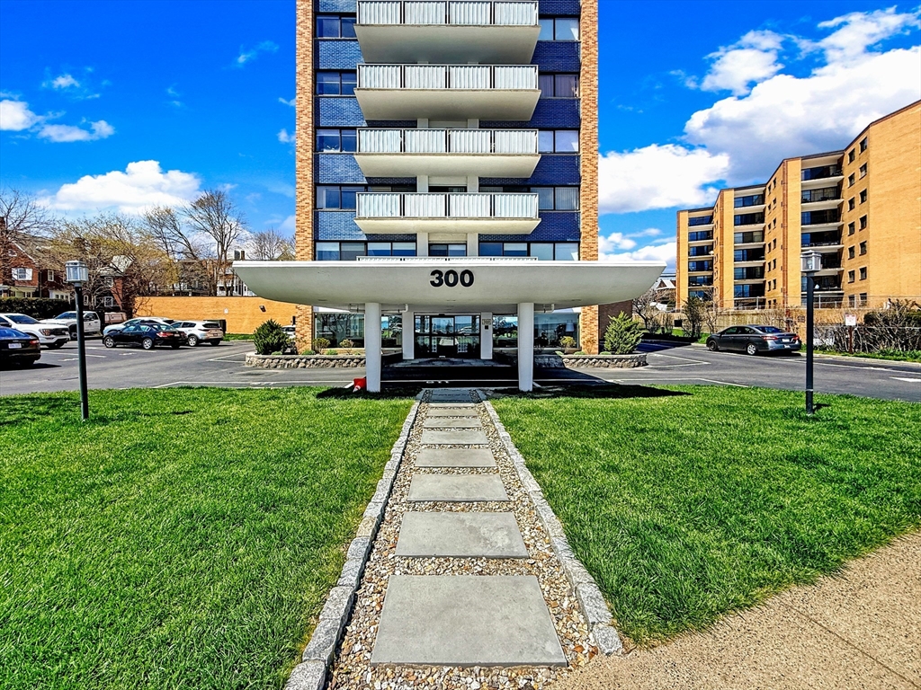 300 Lynn Shore Dr, Lynn, Massachusetts, 1 Bedroom Bedrooms, 3 Rooms Rooms,1 BathroomBathrooms,Residential,For Sale,Lynn Shore Dr,73512407