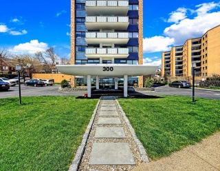 300 Lynn Shore Dr, Lynn, Massachusetts, 1 Bedroom Bedrooms, 3 Rooms Rooms,1 BathroomBathrooms,Residential,For Sale,Lynn Shore Dr,73512407