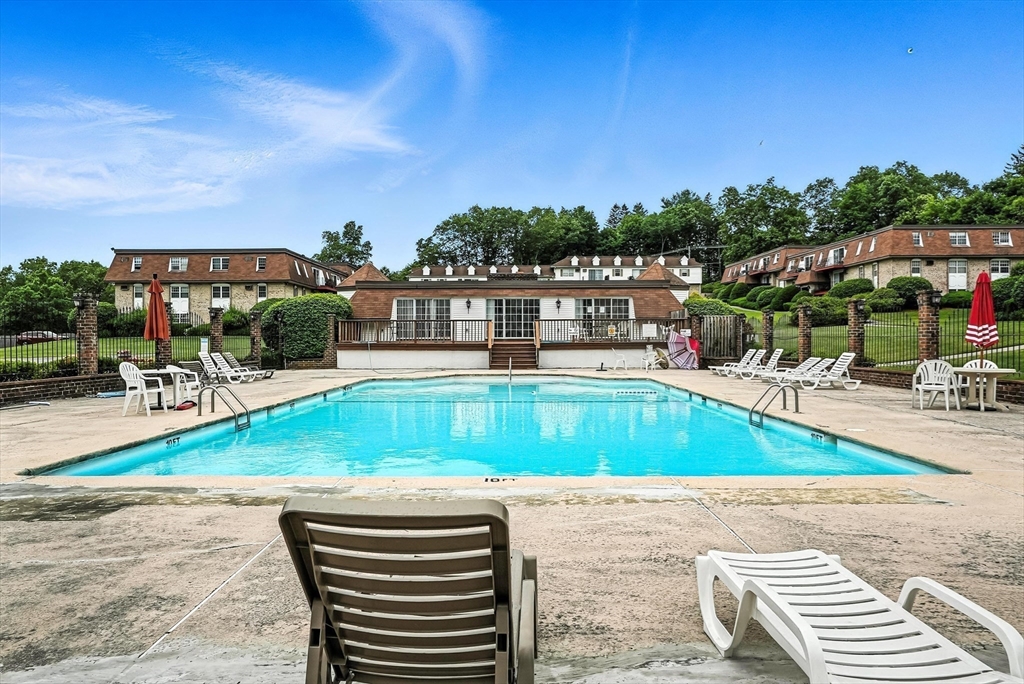 26 Williamsburg Ct, Shrewsbury, Massachusetts, 2 Bedrooms Bedrooms, 4 Rooms Rooms,1 BathroomBathrooms,Residential Lease,For Rent,Williamsburg Ct,73512570