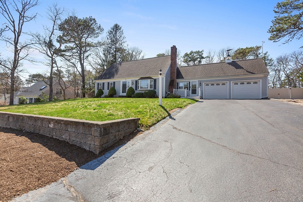 15 Greenwood Road, Dennis, Massachusetts, 4 Bedrooms Bedrooms, 8 Rooms Rooms,2.5 BathroomsBathrooms,Residential,For Sale,Greenwood Road,73503801
