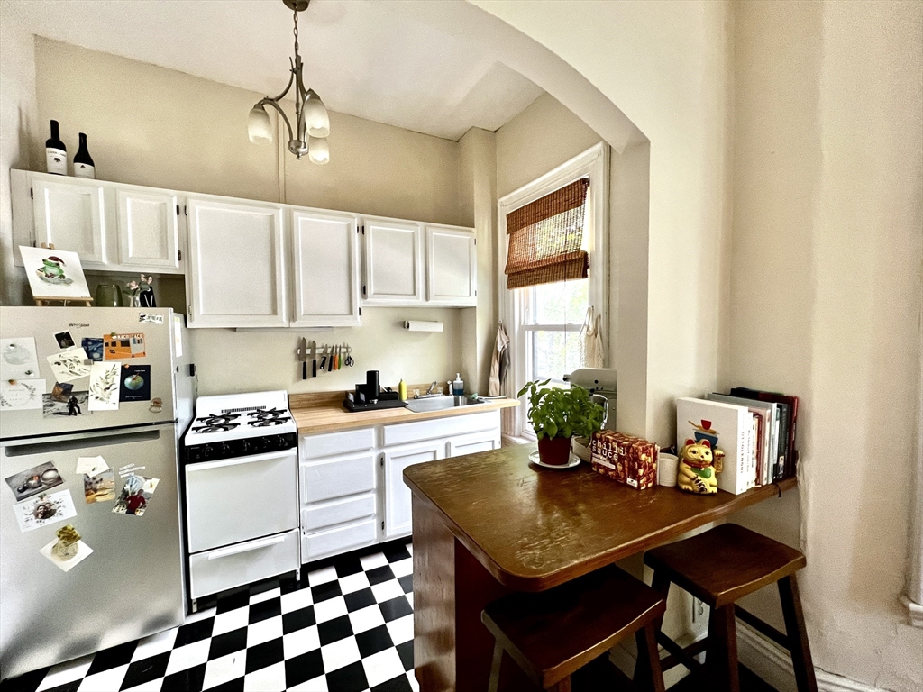 106 Magazine Street, Cambridge, Massachusetts, 1 Bedroom Bedrooms, 4 Rooms Rooms,1 BathroomBathrooms,Residential Lease,For Rent,Magazine Street,73512573