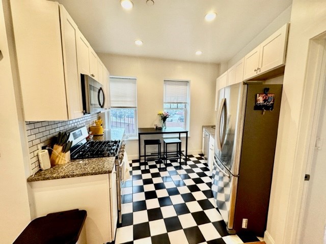 52 Hull, Boston, Massachusetts, 2 Bedrooms Bedrooms, 4 Rooms Rooms,1 BathroomBathrooms,Residential Lease,For Rent,Hull,73512581