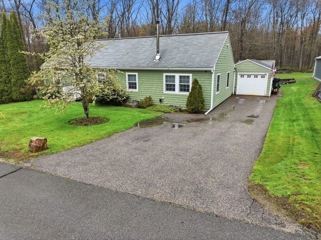 12 Holcomb Street, Leicester, Massachusetts, 2 Bedrooms Bedrooms, 7 Rooms Rooms,1 BathroomBathrooms,Residential,For Sale,Holcomb Street,73512434