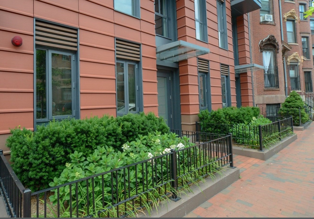 691 Massachusetts Ave, Boston, Massachusetts, 1 Bedroom Bedrooms, 3 Rooms Rooms,1 BathroomBathrooms,Residential,For Sale,Massachusetts Ave,73512749