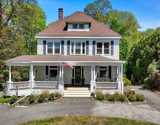 10 Latisquama Rd, Southborough, Massachusetts, 5 Bedrooms Bedrooms, 11 Rooms Rooms,1.5 BathroomsBathrooms,Residential,For Sale,Latisquama Rd,73512639