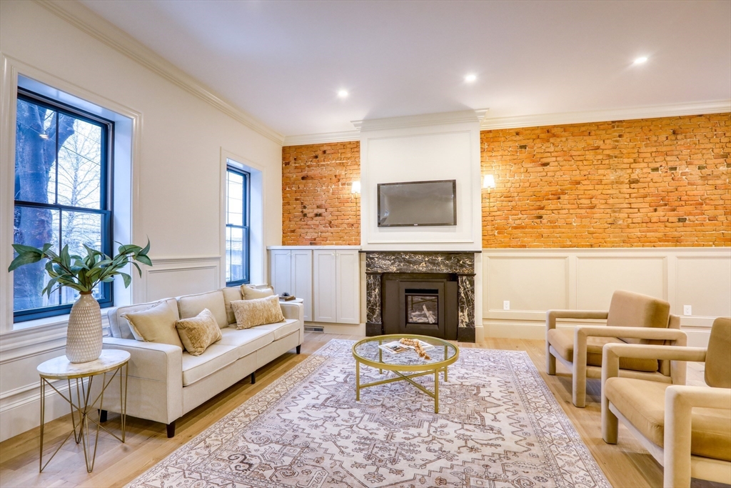 16 Chestnut Street, Boston, Massachusetts, 4 Bedrooms Bedrooms, 10 Rooms Rooms,3.5 BathroomsBathrooms,Residential,For Sale,Chestnut Street,73512592