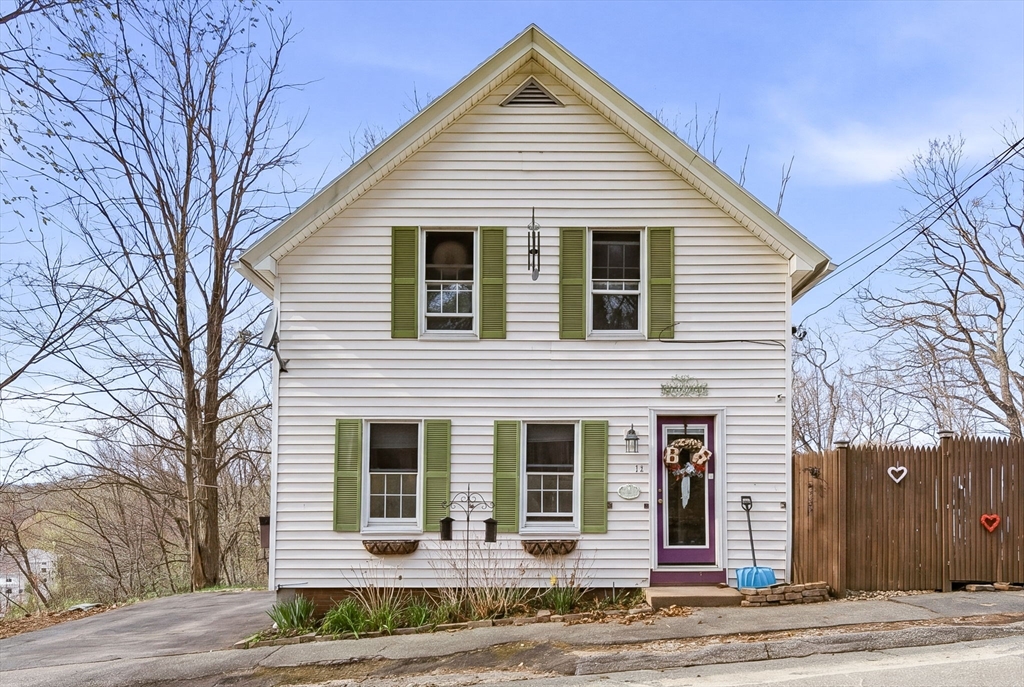 13 Keyes St, Warren, Massachusetts, 3 Bedrooms Bedrooms, 6 Rooms Rooms,1 BathroomBathrooms,Residential,For Sale,Keyes St,73503410