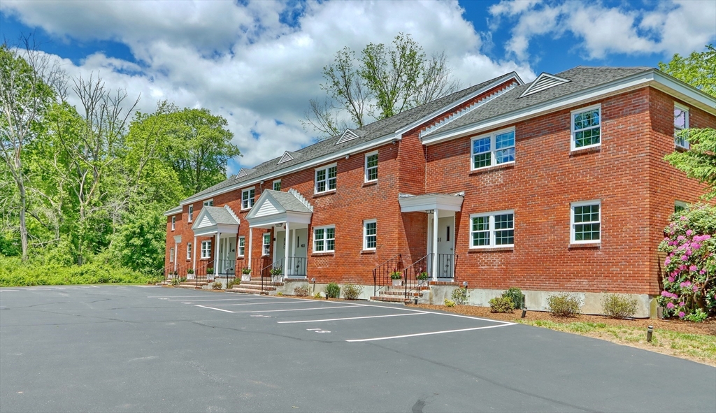 405 Washington Street - Unit, Westwood, Massachusetts, 2 Bedrooms Bedrooms, 4 Rooms Rooms,1 BathroomBathrooms,Residential Lease,For Rent,Washington Street - Unit,73512786