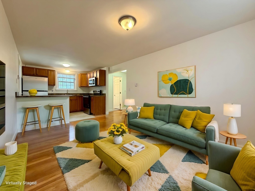 15 Park Avenue, Foxboro, Massachusetts, 1 Bedroom Bedrooms, 3 Rooms Rooms,1 BathroomBathrooms,Residential Lease,For Rent,Park Avenue,73512795
