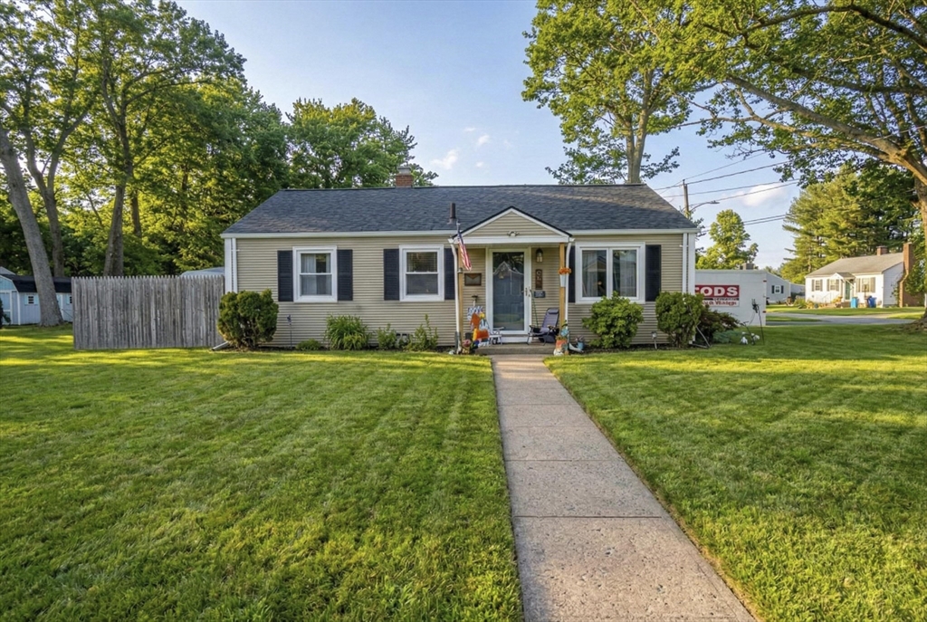 65 Helen Cir, East Longmeadow, Massachusetts, 3 Bedrooms Bedrooms, 5 Rooms Rooms,1.5 BathroomsBathrooms,Residential,For Sale,Helen Cir,73480594