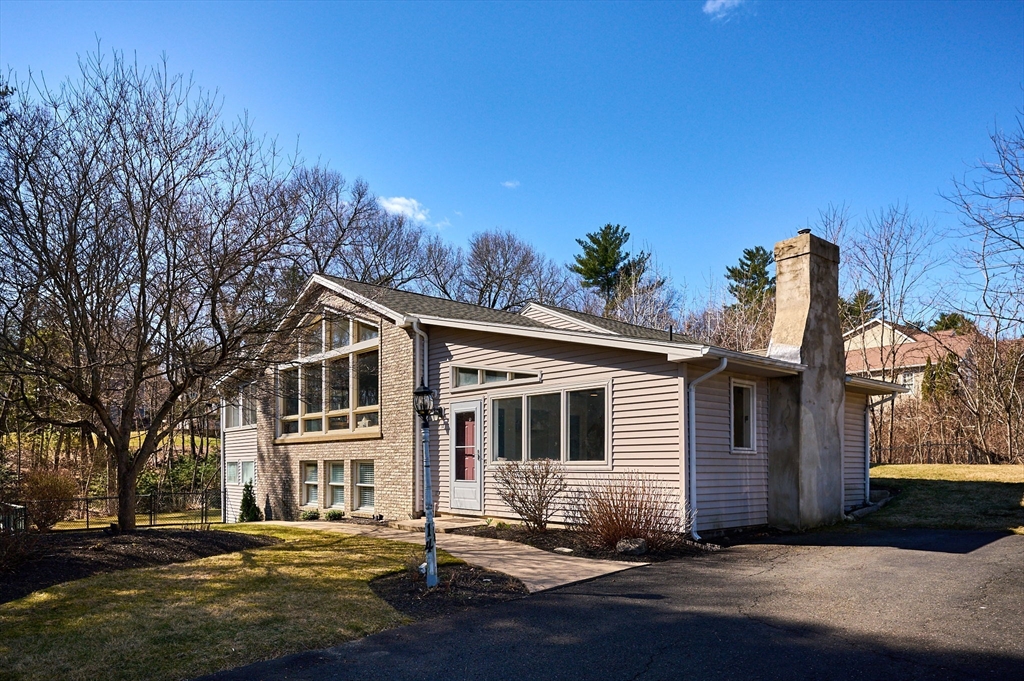 14 Sylvan Dr, Westfield, Massachusetts, 4 Bedrooms Bedrooms, 7 Rooms Rooms,2 BathroomsBathrooms,Residential,For Sale,Sylvan Dr,73492265
