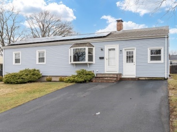 97 Marjorie Rd, Stoughton, Massachusetts, 3 Bedrooms Bedrooms, 9 Rooms Rooms,2 BathroomsBathrooms,Residential,For Sale,Marjorie Rd,73482536