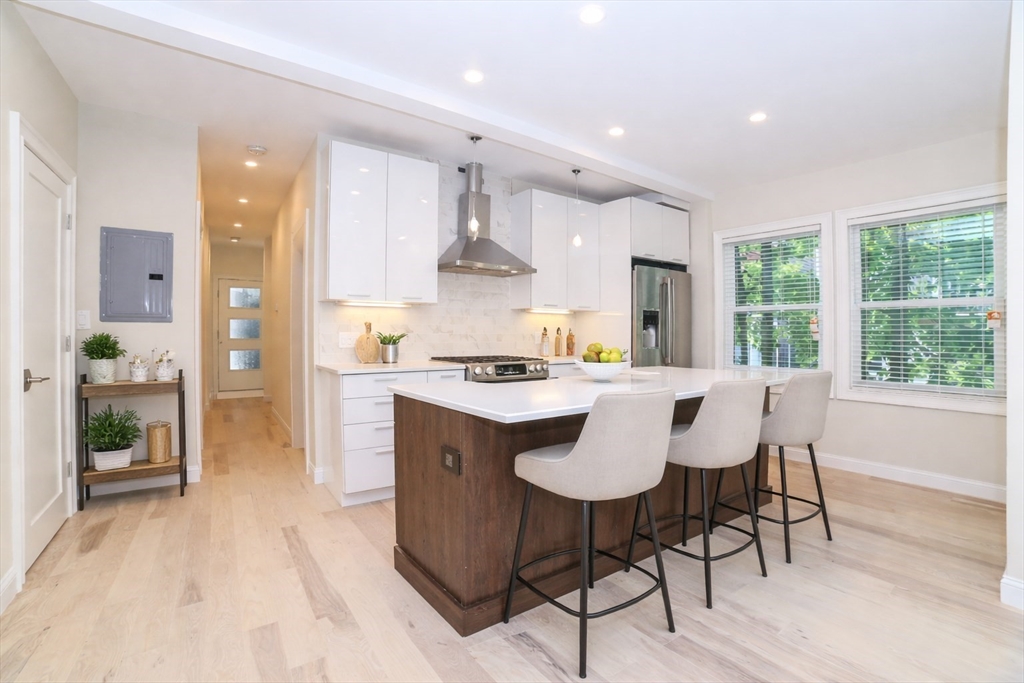189 I Street, Boston, Massachusetts, 2 Bedrooms Bedrooms, 5 Rooms Rooms,1 BathroomBathrooms,Residential Lease,For Rent,I Street,73503754