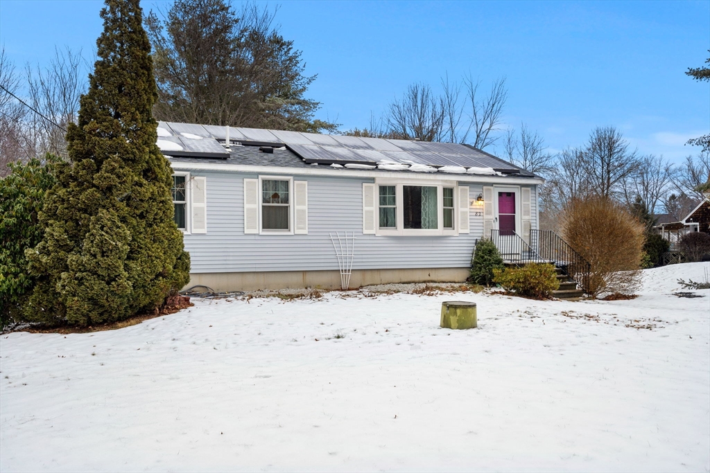 82 Monroe St, Amesbury, Massachusetts, 2 Bedrooms Bedrooms, 4 Rooms Rooms,1 BathroomBathrooms,Residential,For Sale,Monroe St,73468466