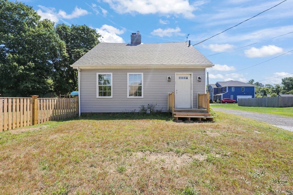 421 Huttleston Ave, Fairhaven, Massachusetts, 3 Bedrooms Bedrooms, 6 Rooms Rooms,1 BathroomBathrooms,Residential,For Sale,Huttleston Ave,73419649