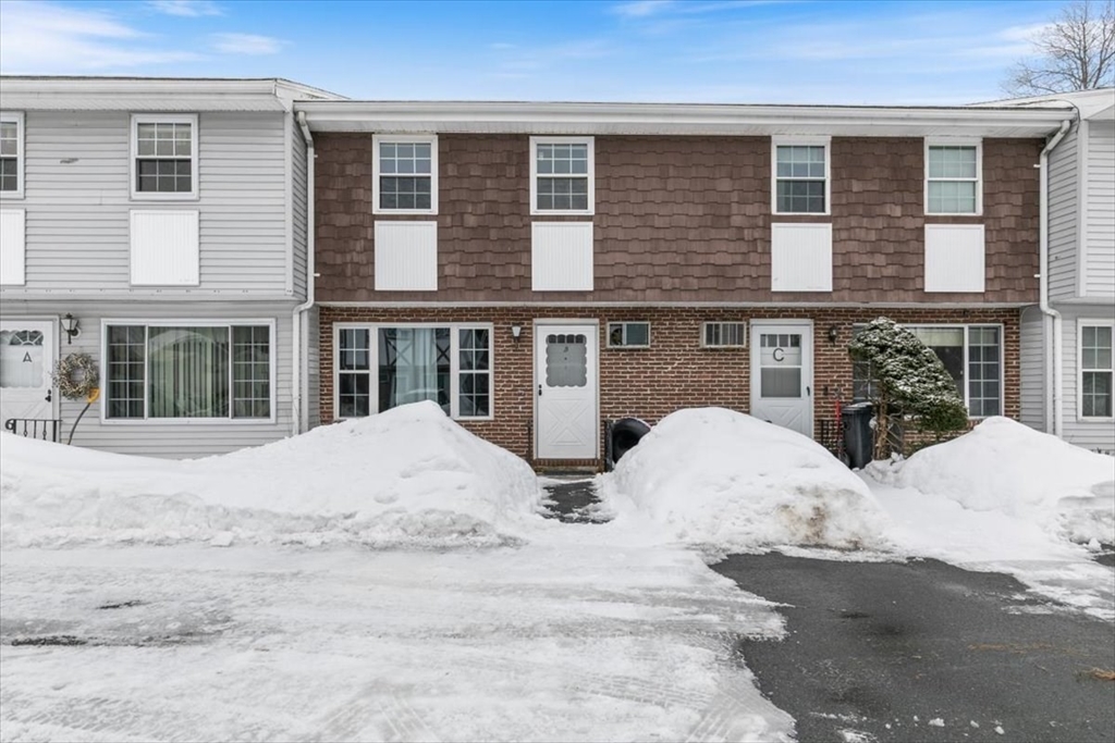 945 Riverside Dr, Methuen, Massachusetts, 2 Bedrooms Bedrooms, 4 Rooms Rooms,1.5 BathroomsBathrooms,Residential,For Sale,Riverside Dr,73485787
