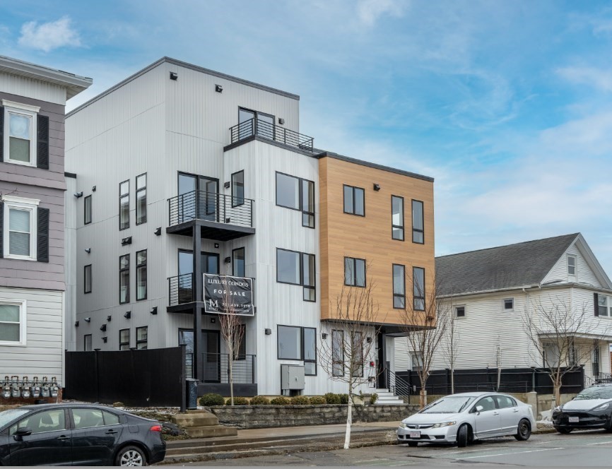 595 Broadway, Somerville, Massachusetts, 2 Bedrooms Bedrooms, 5 Rooms Rooms,2 BathroomsBathrooms,Residential,For Sale,Broadway,73484410
