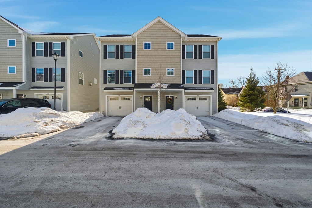1400 Gorham St, Lowell, Massachusetts, 3 Bedrooms Bedrooms, 6 Rooms Rooms,1.5 BathroomsBathrooms,Residential,For Sale,Gorham St,73476214
