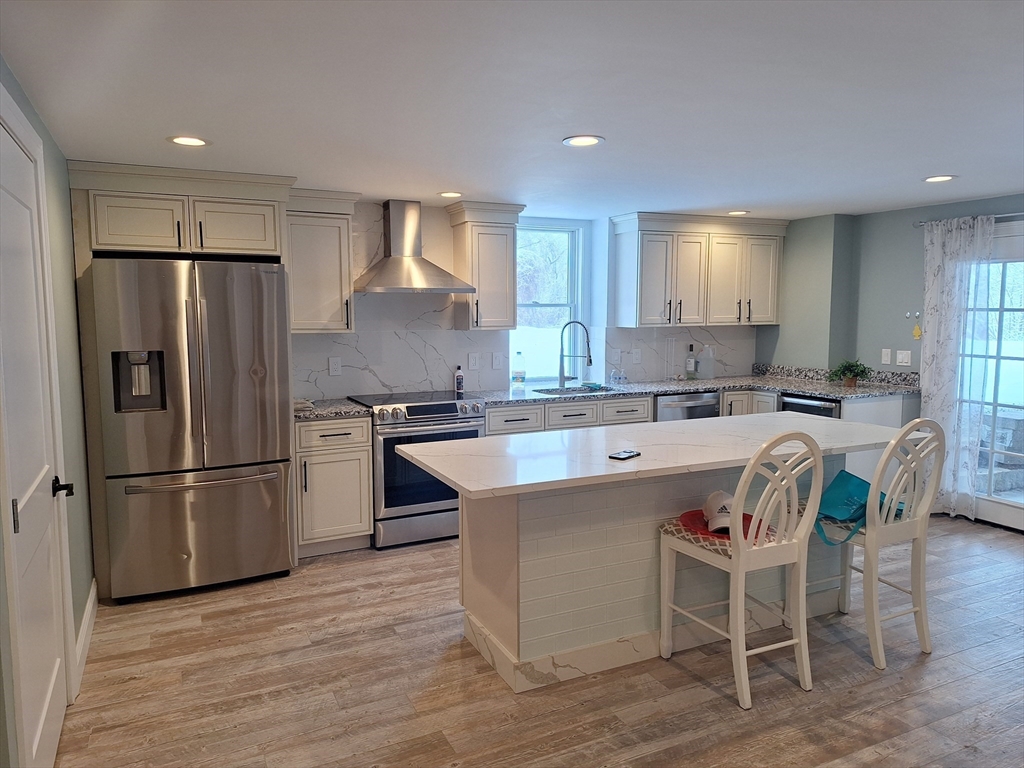 48 Gee Ave, Gloucester, Massachusetts, 1 Bedroom Bedrooms, 4 Rooms Rooms,1 BathroomBathrooms,Residential Lease,For Rent,Gee Ave,73479517