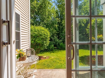 237 Salem St, Reading, Massachusetts, 2 Bedrooms Bedrooms, 5 Rooms Rooms,2 BathroomsBathrooms,Residential,For Sale,Salem St,73494311