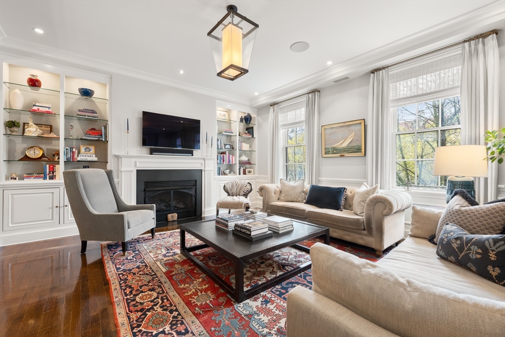 413-415 Commonwealth Ave, Boston, Massachusetts, 2 Bedrooms Bedrooms, 5 Rooms Rooms,2.5 BathroomsBathrooms,Residential,For Sale,Commonwealth Ave,73512822